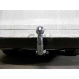 V077C GALIA Полностью оцинкованный фаркоп на Volkswagen Jetta 2010-2019. Подрозетник убирается за бампер. Тип шара: C (горизонтальный съемный). Невидимый выр