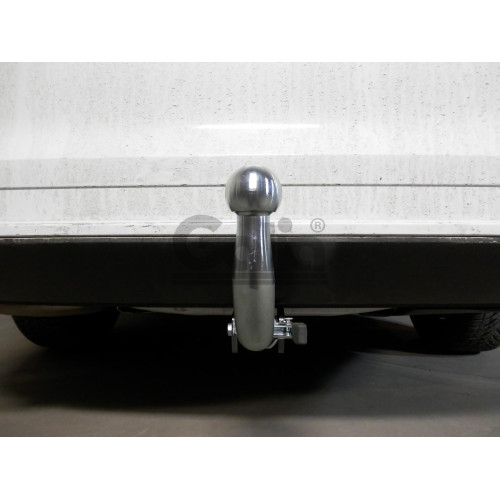 V077C GALIA Полностью оцинкованный фаркоп на Volkswagen Jetta 2010-2019. Подрозетник убирается за бампер. Тип шара: C (горизонтальный съемный). Невидимый вырез бампера. Нагрузки: 1800/80 кг, масса фаркопа 16,37 кг