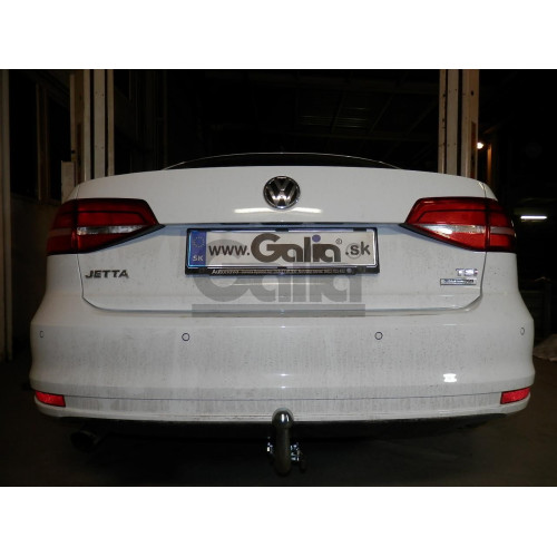 V077C GALIA Полностью оцинкованный фаркоп на Volkswagen Jetta 2010-2019. Подрозетник убирается за бампер. Тип шара: C (горизонтальный съемный). Невидимый вырез бампера. Нагрузки: 1800/80 кг, масса фаркопа 16,37 кг