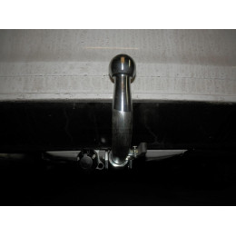 V077C GALIA Полностью оцинкованный фаркоп на Volkswagen Jetta 2010-2019. Подрозетник убирается за бампер. Тип шара: C (горизонтальный съемный). Невидимый выр