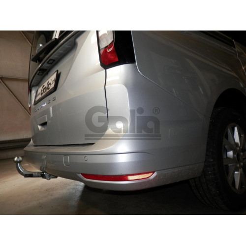 V090A GALIA Полностью оцинкованный фаркоп на Volkswagen Caddy 2020-, Ford Tourneo Connect 2022-, Ford Transit Connect 2022-. Тип шара: A. Установка без выреза бампера. Нагрузки: 1500/80 кг, масса фаркопа 15,72 кг