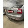 92304-A MOTODOR Фаркоп с оцинкованным шаром на Skoda Octavia II лифтбек/универсал 2004-2013, Skoda Octavia III лифтбек/универсал 2013-2020, Skoda Octavia IV A8 лифтбек/универсал 2020-. Необходима подрезка бампера. Тип шара: A. Нагрузки: 1300/75 кг, масса 