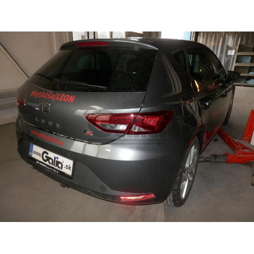 A048C GALIA Полностью оцинкованный фаркоп на Volkswagen Golf VII хетчбек 5 дверей 2013-2017, SEAT Leon хетчбек 5 дверей 2013-2017, Audi A3 хетчбек 3/5 дверей 2012-2020. Подрозетник убирается за бампер. Тип шара: C (горизонтальный съемный). Подрезка бампер