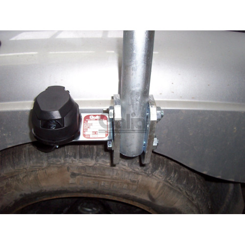 C031C GALIA Полностью оцинкованный фаркоп на Peugeot 807 2002-2014, FIAT Ulysse 2002-2011, Citroen C8 2002-2014, Lancia Phedra 2002-2010. Тип шара: C (горизонтальный съемный). Невидимый вырез бампера. Нагрузки: 1900/76 кг, масса фаркопа 15,87 кг