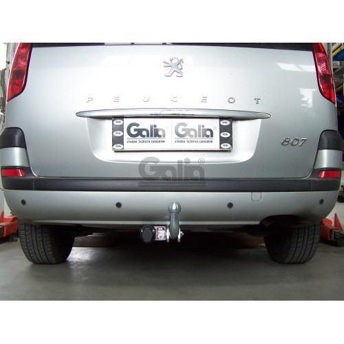 C031C GALIA Полностью оцинкованный фаркоп на Peugeot 807 2002-2014, FIAT Ulysse 2002-2011, Citroen C8 2002-2014, Lancia Phedra 2002-2010. Тип шара: C (горизонтальный съемный). Невидимый вырез бампера. Нагрузки: 1900/76 кг, масса фаркопа 15,87 кг
