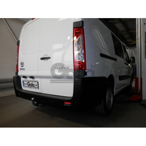 C050A GALIA Полностью оцинкованный фаркоп на Citroen Jumpy 2006-2016, FIAT Scudo 2007-2016, Peugeot Expert 2007-2016, Toyota Proace 2013-2016, Citroen Dispatch 2006-2016 в т.ч. с парктрониками. Тип шара: A. Невидимый вырез бампера. Нагрузки: 2000/120 кг, 