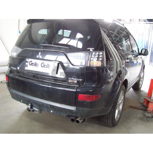 C054C GALIA Полностью оцинкованный фаркоп на Mitsubishi Outlander XL 2007-2012, Citroen C-Crosser 2007-2012, Peugeot 4007 2007-2012. Тип шара: C (горизонтальный съемный). Невидимый вырез бампера. Нагрузки: 2000/100 кг, масса фаркопа 20,47 кг