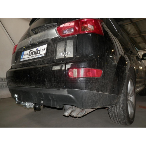 C054C GALIA Полностью оцинкованный фаркоп на Mitsubishi Outlander XL 2007-2012, Citroen C-Crosser 2007-2012, Peugeot 4007 2007-2012. Тип шара: C (горизонтальный съемный). Невидимый вырез бампера. Нагрузки: 2000/100 кг, масса фаркопа 20,47 кг