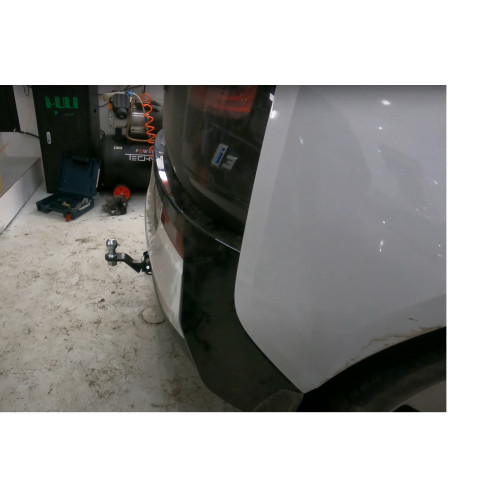 FA 0280-E Бизон Фаркоп на BMW i3 2013-2022. Требуется подрезка бампера. Тип шара: E (легкосъемный шар под квадрат 30x30 мм). Нагрузки: 750/70 кг. Не комплектуется электрикой