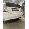 FA 0481-E Бизон Фаркоп на Toyota Prius 20 2003-2009 без подрезки бампера. Тип шара: E (легкосъемный шар под квадрат). Нагрузки: 2200/100 кг. Не комплектуется электрикой