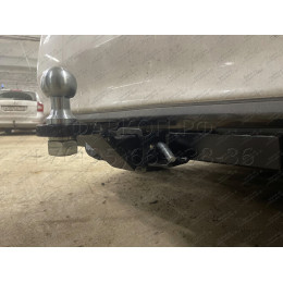 FA 0481-E Бизон Фаркоп на Toyota Prius 20 2003-2009 без подрезки бампера. Тип шара: E (легкосъемный шар под квадрат). Нагрузки: 2200/100 кг. Не комплектуется элек
