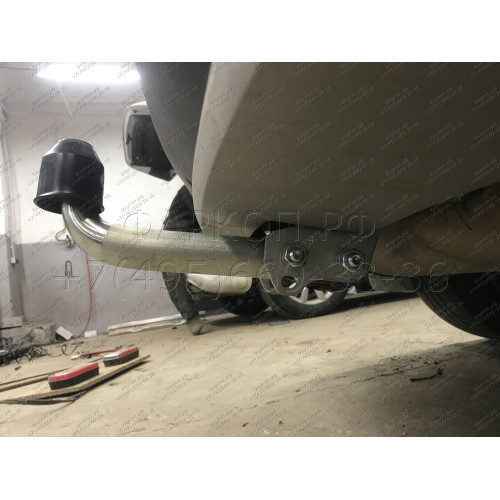 B017A GALIA Полностью оцинкованный фаркоп на BMW X5 E70 2007-2013, X5 F15 2013-2018, BMW X6 F16 2014-2019, кроме моделей с M-пакетом. Подрозетник убирается за бампер. Тип шара: A. Невидимый вырез бампера. Нагрузки: 3500/140 кг, масса фаркопа 16,52 кг
