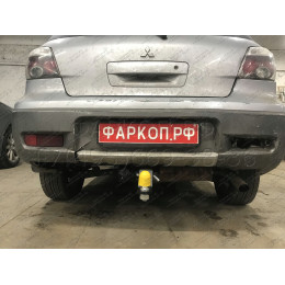 FA 0958-E Бизон Фаркоп на Mitsubishi Outlander 2003-2007 без подрезки бампера. Тип шара: E (легкосъемный шар под квадрат). Нагрузки: 2700/120 кг. Не комплектуется эл