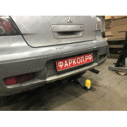 FA 0958-E Бизон Фаркоп на Mitsubishi Outlander 2003-2007 без подрезки бампера. Тип шара: E (легкосъемный шар под квадрат). Нагрузки: 2700/120 кг. Не комплектуется эл