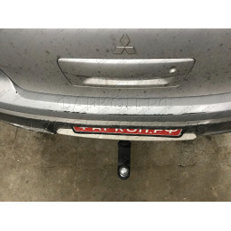 FA 0958-E Бизон Фаркоп на Mitsubishi Outlander 2003-2007 без подрезки бампера. Тип шара: E (легкосъемный шар под квадрат). Нагрузки: 2700/120 кг. Не комплектуется эл