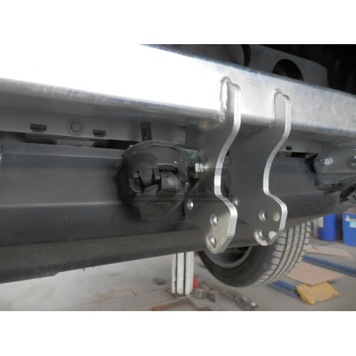 R101C GALIA Полностью оцинкованный фаркоп на Land Rover Range Rover Sport 2013-2022. Тип шара: C (горизонтальный съемный). Невидимый вырез бампера. Нагрузки: 3500/200 кг, масса фаркопа 23,87 кг