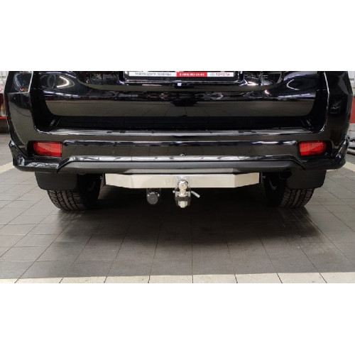 TCU00169 ТСС Фаркоп на Toyota Land Cruiser Prado 150 Black Onyx 2020-2023 с накладкой с надписью Prado без подрезки бампера. Тип шара: E (шаровый узел под американский квадрат). Нагрузки: 1800/120 кг