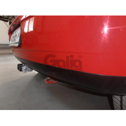 V042A GALIA Полностью оцинкованный фаркоп на Volkswagen Polo IV 2001-2009. Особенности: колесная база 2465 мм. Тип шара: A. Подрезка бампера. Нагрузки: 1200/60 кг, ма