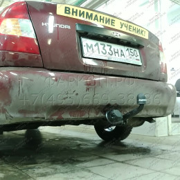 HY 01 AVTOS Фаркоп на Hyundai Accent седан 2000-2006 без подрезки бампера. Тип шара: A. Нагрузки: 1100/75 кг, масса фаркопа 12 кг (без электрики в комплекте)