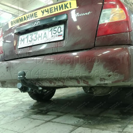 HY 01 AVTOS Фаркоп на Hyundai Accent седан 2000-2006 без подрезки бампера. Тип шара: A. Нагрузки: 1100/75 кг, масса фаркопа 12 кг (без электрики в комплекте)