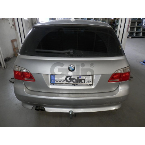 B022A GALIA Полностью оцинкованный фаркоп на BMW 5-Series E60 седан / E61 универсал 2003-2010, в т.ч. подходит с M-пакет. Подрозетник убирается за бампер. Тип шара: A. Невидимый вырез бампера. Нагрузки: 2000/90 кг, масса фаркопа 15,02 кг