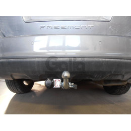 D042A GALIA Полностью оцинкованный фаркоп на Dodge Journey 2008-2020, FIAT Freemont 2011-2020 2WD/4WD, кроме авто с запаской снизу. Тип шара: A. Подрезка бампера. Нагрузки: 