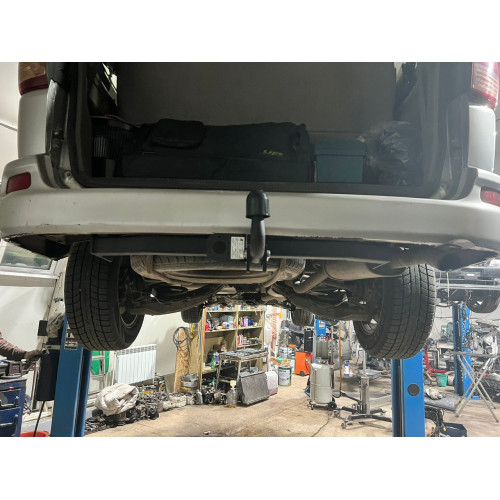 H.T57.A HALTY Фаркоп на Toyota Hiace Regius, Toyota Regius, Toyota Touring Hiace 1997-2002 без подрезки бампера. Тип шара: A. Нагрузки: 750/75 кг, масса фаркопа 12,9 кг