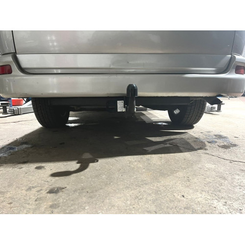H.T57.A HALTY Фаркоп на Toyota Hiace Regius, Toyota Regius, Toyota Touring Hiace 1997-2002 без подрезки бампера. Тип шара: A. Нагрузки: 750/75 кг, масса фаркопа 12,9 кг