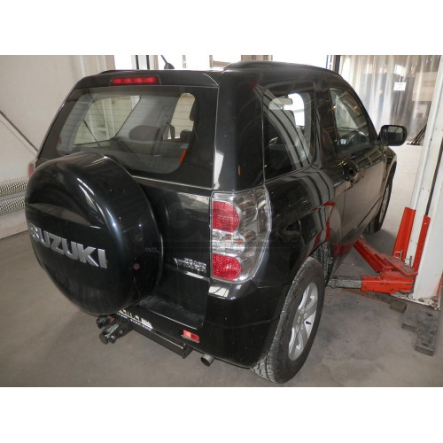 S114C GALIA Полностью оцинкованный фаркоп на Suzuki Grand Vitara 3 двери 2005-2016. Тип шара: C (горизонтальный съемный). Установка без снятия и выреза бампера. Нагрузки: 1800/90 кг, масса фаркопа 16,67 кг