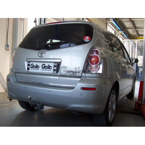 T053A GALIA Полностью оцинкованный фаркоп на Toyota Corolla Verso 2004-2009. Тип шара: A. Требуется подрезка бампера. Нагрузки: 1400/60 кг, масса фаркопа 15,01 кг