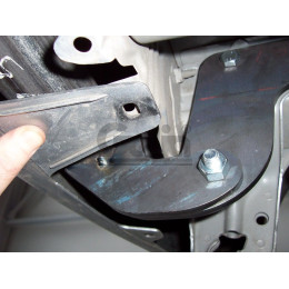 T057A GALIA Полностью оцинкованный фаркоп на Toyota Yaris 2005-2014. Особенности: с 2012 по 2014 необходимо отрегулировать положение глушителя. Тип шара: A. Без