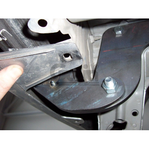 T057A GALIA Полностью оцинкованный фаркоп на Toyota Yaris 2005-2014. Особенности: с 2012 по 2014 необходимо отрегулировать положение глушителя. Тип шара: A. Без выреза бампера. Нагрузки: 1050/50 кг, масса фаркопа 13,25 кг