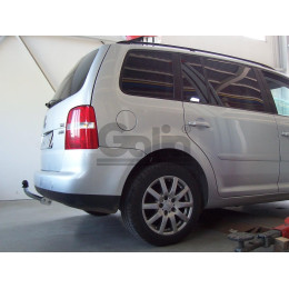 V065A GALIA Полностью оцинкованный фаркоп на Volkswagen Touran 2002-2015. Подрозетник убирается за бампер. Тип шара: A. Подрезка бампера. Нагрузки: 1800/75 кг, мас