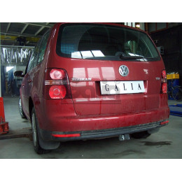 V065C GALIA Полностью оцинкованный фаркоп на Volkswagen Touran 2002-2015. Подрозетник убирается за бампер. Тип шара: C (горизонтальный съемный). Подрезка бамп
