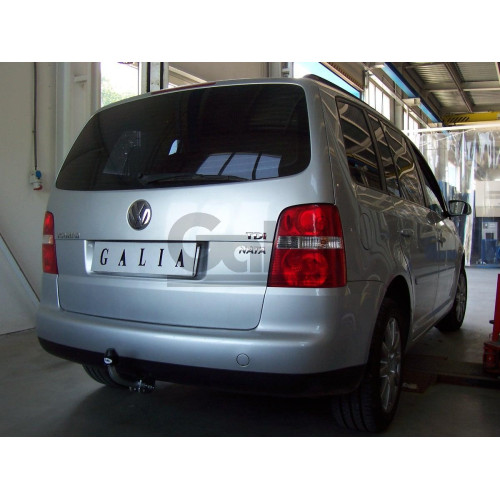 V065C GALIA Полностью оцинкованный фаркоп на Volkswagen Touran 2002-2015. Подрозетник убирается за бампер. Тип шара: C (горизонтальный съемный). Подрезка бампера. Нагрузки: 1800/75 кг, масса фаркопа 16,37 кг