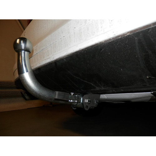 V077A GALIA Полностью оцинкованный фаркоп на Volkswagen Jetta 2010-2019. Подрозетник убирается за бампер. Тип шара: A. Невидимый вырез бампера. Нагрузки: 1800/80 кг, масса фаркопа 15,02 кг