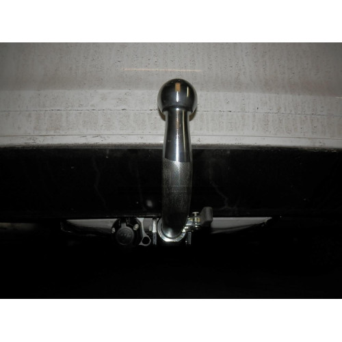 V077A GALIA Полностью оцинкованный фаркоп на Volkswagen Jetta 2010-2019. Подрозетник убирается за бампер. Тип шара: A. Невидимый вырез бампера. Нагрузки: 1800/80 кг, масса фаркопа 15,02 кг