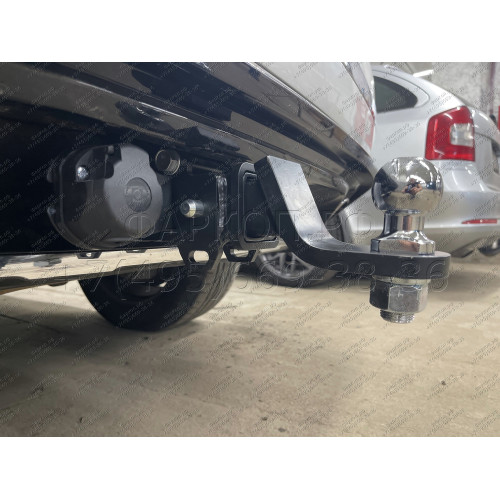 PCA-02-991122.00 PT GROUP Фаркоп на Volkswagen Touareg 2002-2018, Porsche Cayenne 2002-2017. Тип шара: E (легкосъемный шар под квадрат). Нагрузки: 3500/150 кг, масса фаркопа 17,4 кг (без электрики в комплекте)