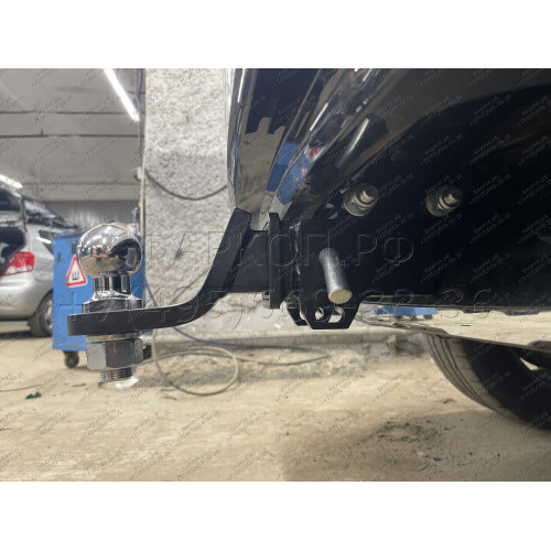 PCA-02-991122.00 PT GROUP Фаркоп на Volkswagen Touareg 2002-2018, Porsche Cayenne 2002-2017. Тип шара: E (легкосъемный шар под квадрат). Нагрузки: 3500/150 кг, масса фаркопа 17,4 кг (без электрики в комплекте)