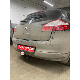 9050 Трейлер Фаркоп для Renault Megane 3 хетчбек 5 дверей 2008-2016 без подрезки бампера. Тип шара: A. Нагрузки: 1050/50 кг, масса фаркопа 17,9 кг (без электрики в 