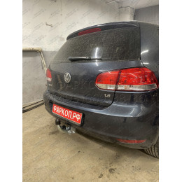A038A GALIA Полностью оцинкованный фаркоп на Audi A3 2003-2008: хетчбек 3 двери, VW Golf V, VI, Plus хетчбек 3/5 дверей 2003-2008, 2008-2013 (2WD только). Тип шара: A. Подрезка б