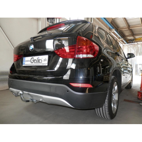 B018C GALIA Полностью оцинкованный фаркоп на BMW X1 E84 2009-2015, кроме M-обвеса. Подрозетник убирается за бампер. Тип шара: C (горизонтальный съемный). Без выреза бампера. Нагрузки: 2000/85 кг, масса фаркопа 14,07 кг