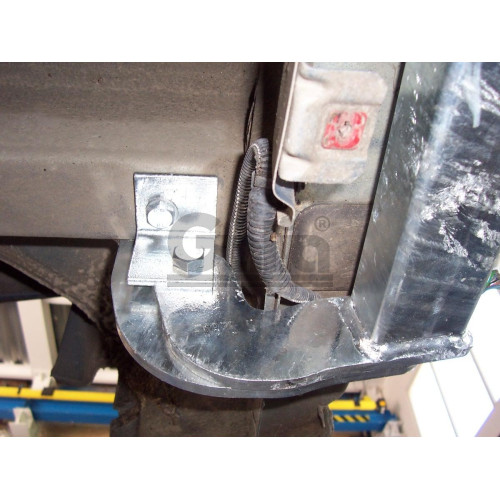 F087C GALIA Полностью оцинкованный фаркоп на FIAT Stilo универсал 2001-2007. Подрозетник убирается за бампер. Тип шара: C (горизонтальный съемный). Невидимый вырез бампера. Нагрузки: 1300/60 кг, масса фаркопа 15,57 кг