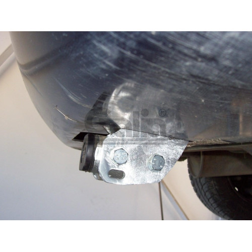 F087C GALIA Полностью оцинкованный фаркоп на FIAT Stilo универсал 2001-2007. Подрозетник убирается за бампер. Тип шара: C (горизонтальный съемный). Невидимый вырез бампера. Нагрузки: 1300/60 кг, масса фаркопа 15,57 кг