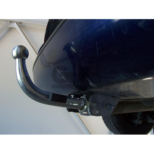 F087C GALIA Полностью оцинкованный фаркоп на FIAT Stilo универсал 2001-2007. Подрозетник убирается за бампер. Тип шара: C (горизонтальный съемный). Невидимый вырез бампера. Нагрузки: 1300/60 кг, масса фаркопа 15,57 кг