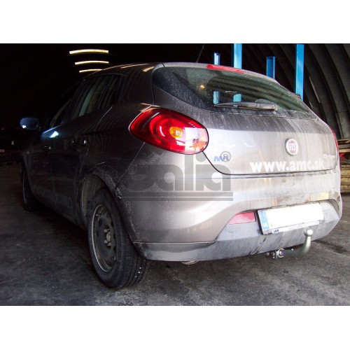F107A GALIA Полностью оцинкованный фаркоп на FIAT Bravo 2007-2014. Подрозетник убирается за бампер. Тип шара: A. Невидимый вырез бампера. Нагрузки: 1300/60 кг, масса фаркопа 15,75 кг