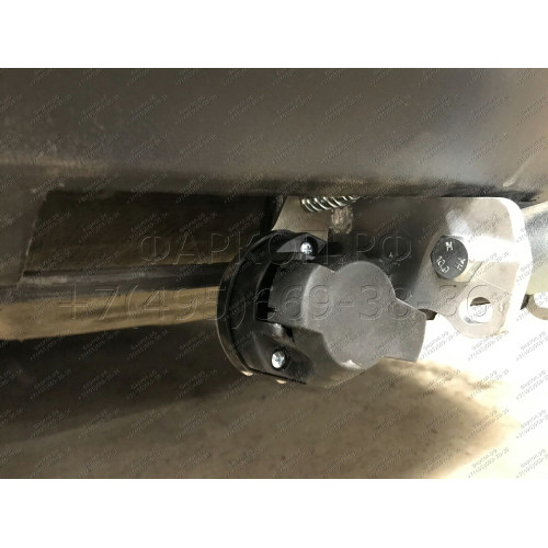 S104A GALIA Полностью оцинкованный фаркоп на Skoda Rapid лифтбек/универсал 2013-2020, 2020-2022, SEAT Toledo седан 2013-2018. Подрозетник убирается за бампер. Тип шара: A. Невидимый вырез бампера. Нагрузки: 1500/75 кг, масса фаркопа 12,52 кг