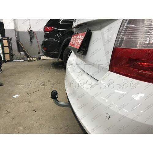 S104A GALIA Полностью оцинкованный фаркоп на Skoda Rapid лифтбек/универсал 2013-2020, 2020-2022, SEAT Toledo седан 2013-2018. Подрозетник убирается за бампер. Тип шара: A. Невидимый вырез бампера. Нагрузки: 1500/75 кг, масса фаркопа 12,52 кг
