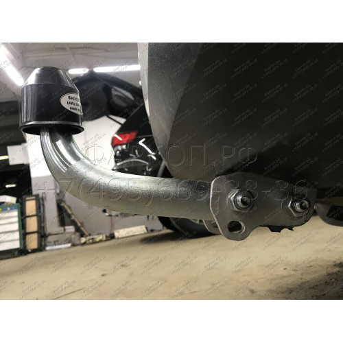 S104A GALIA Полностью оцинкованный фаркоп на Skoda Rapid лифтбек/универсал 2013-2020, 2020-2022, SEAT Toledo седан 2013-2018. Подрозетник убирается за бампер. Тип шара: A. Невидимый вырез бампера. Нагрузки: 1500/75 кг, масса фаркопа 12,52 кг