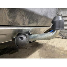 J011A GALIA Полностью оцинкованный фаркоп на Jeep Renegade 2014-, FIAT 500X 2014-, Jeep Compass 2017-. Тип шара: A. Требуется вырез в бампере. Нагрузки: 1750/100 кг, масса фарко